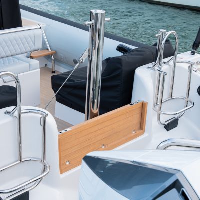 Stern with Removable Dive Cylinder Racks Stern with Removable Dive Cylinder Racks